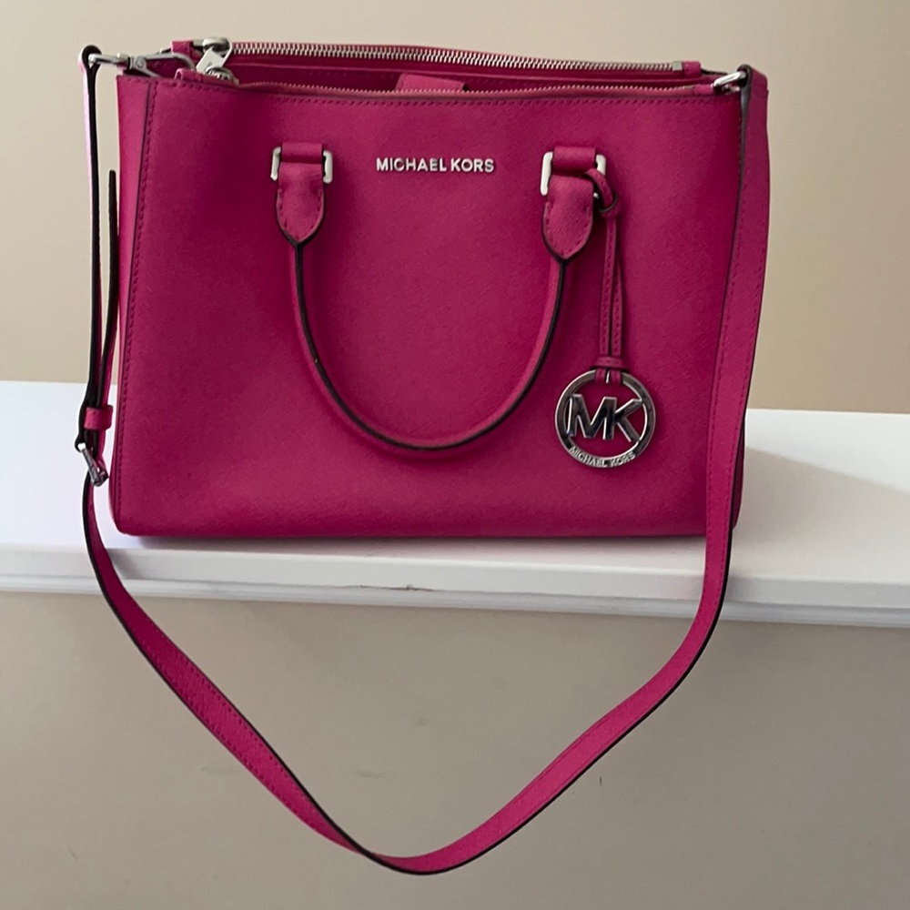 Pink Micheal Kors handbag
